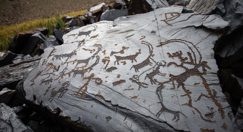 Kövesút: a kirgiz autópálya megnyitja az utat az ősi kőzetfestményekhez