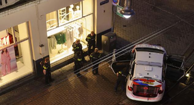 Fegyveres férfi ejtett túszokat az Apple egyik amszterdami üzletében