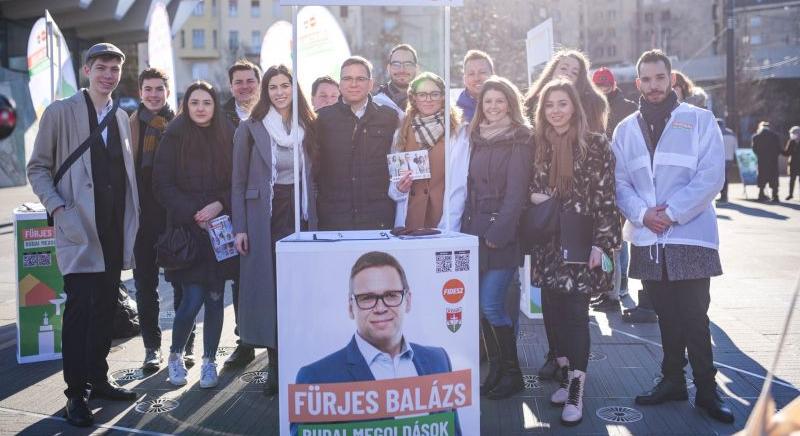 Elutasította a választási bizottság Hajnal Miklós panaszát Fürjes Balázs plakátja ellen