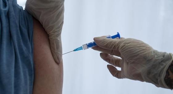 Amerikában már máshogy is beadhatják a Pfizer- és Moderna-vakcinák második adagját