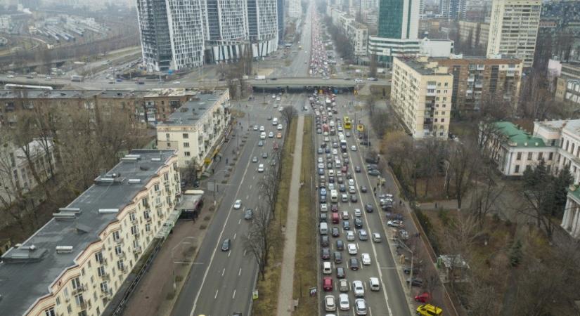 Véget ért a kijárási tilalom Kijevben, az emberek szabadon elhagyhatják a várost