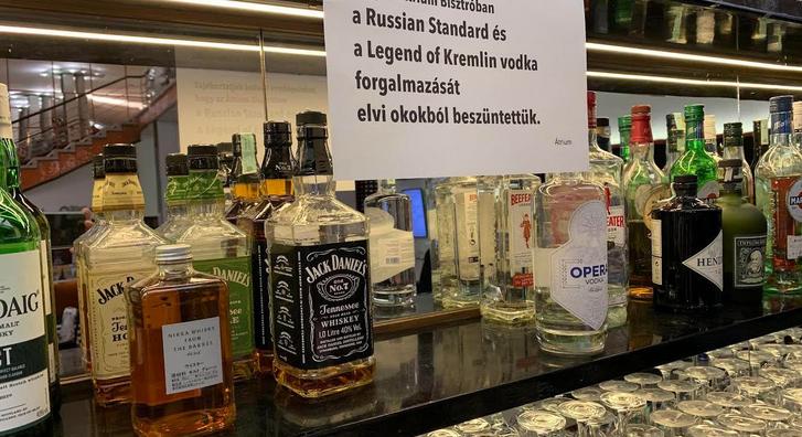Az Átrium beszüntette büféjében az orosz vodka forgalmazását