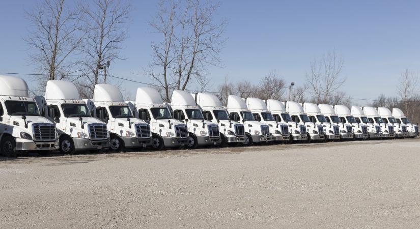 Felfüggesztette minden üzleti tevékenységét Oroszországban a Daimler Truck