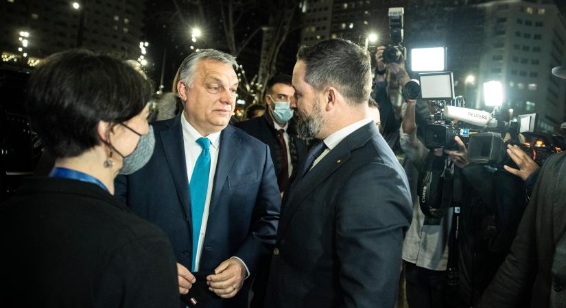 Manfred Weber: "Orbán Viktornak el kell döntenie, melyik oldalon áll"