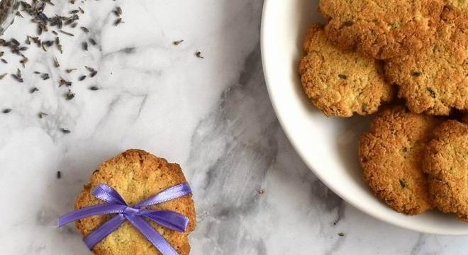 Gyors diétás keksz - kókusszal és levendulával