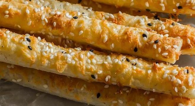 Abbahagyhatatlan sajtos rúd - könnyű joghurtos tésztával