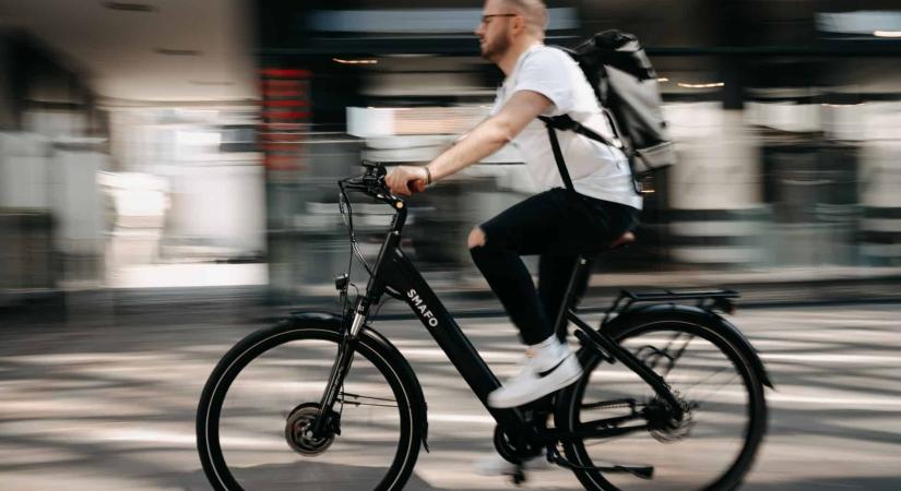 Forgalommal szemben, részegen, világítás nélkül biciklizett – ezt tették a rendőrök