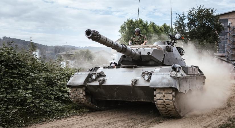 Az ukrán tiktoker trükköt mutatott be az elhagyatott orosz tankokkal kapcsolatban