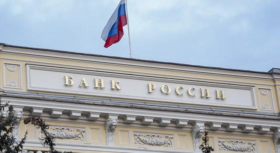Átmenetileg letiltotta a nem orosz állampolgárok külföldre irányuló utalásait az orosz központi bank