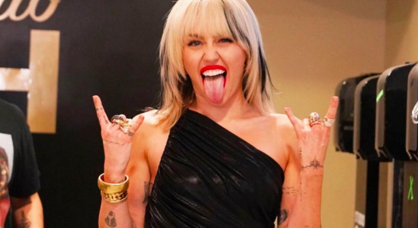Lebuktak: ez a 23 éves zenész Miley Cyrus új pasija - Fotók