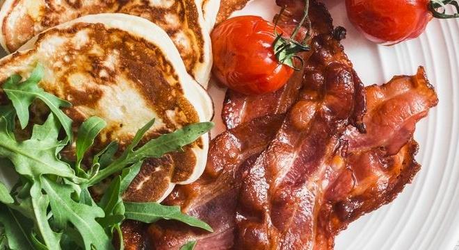 Sós pufi palacsinta ropogós baconnel