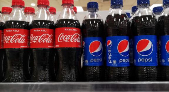 Ők is léptek! A Coca-Cola és a Pepsi is eltűnik a polcokról Oroszországban