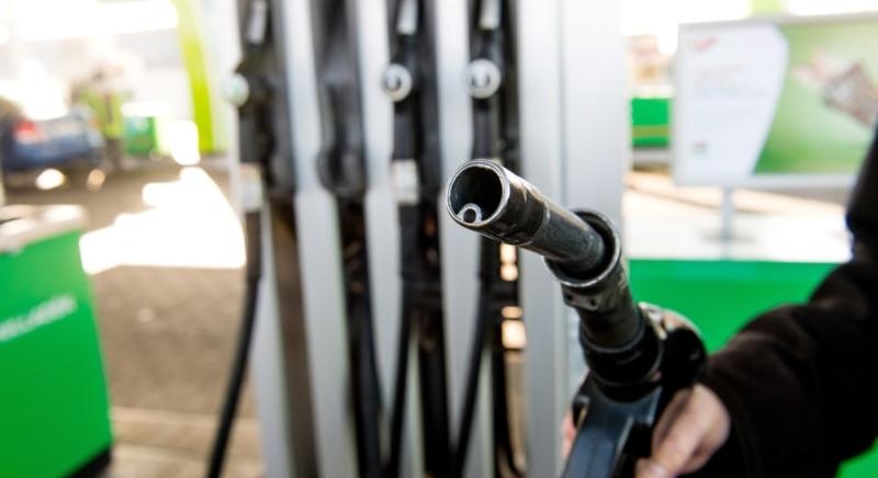 Csökkentették az üzemanyagok jövedéki adóját, új intézkedések a benzinárstop védelmében