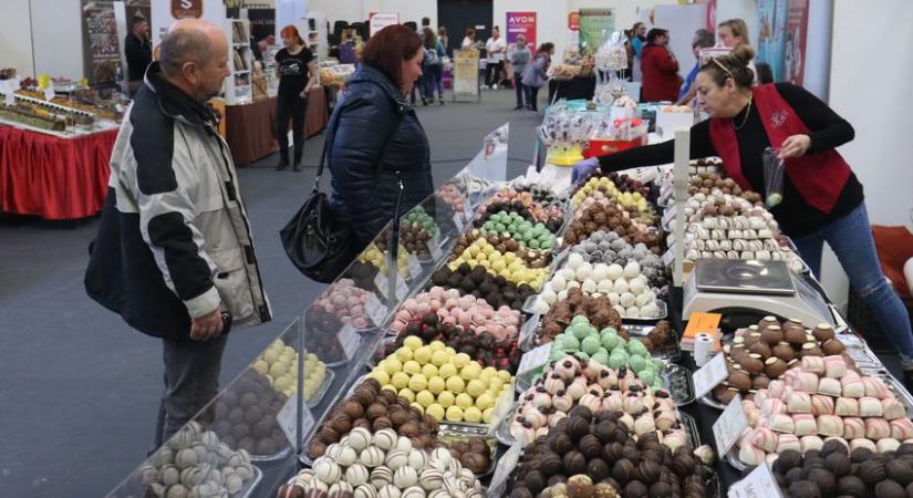 Csokicsodák és színes édességkülönlegességek fővárosa lett Tata a hétvégére (Fotók)