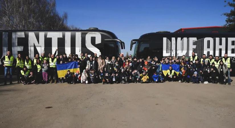 Charity: Juventus’ team buses appeared near Záhony