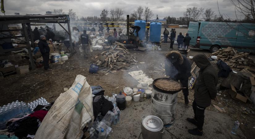Találat ért egy kijevi lakóházat, halálos áldozatok is vannak - fotó
