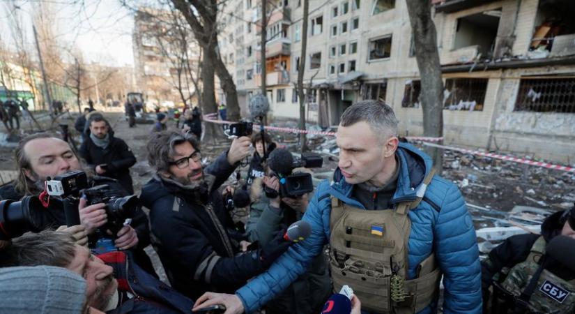 Kijárási tilalom lép életbe Kijevben a fokozódó harcok miatt
