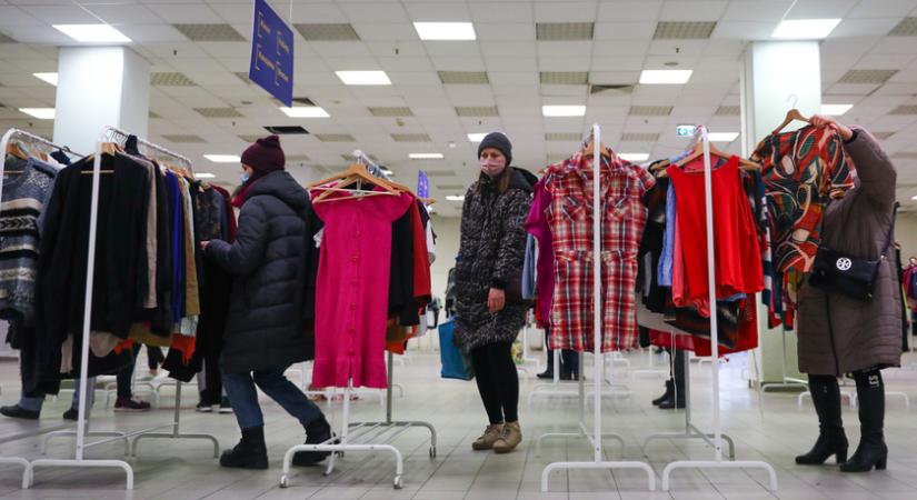Ebben a krakkói boltban minden ingyen van: ukrán menekülteknek készítette több száz önkéntes
