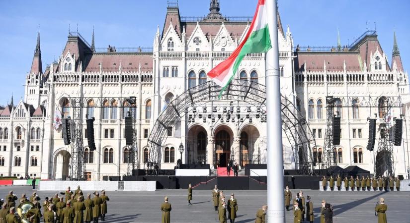 Háborúról, Európáról és választásról beszélt a magyar nemzeti ünnepen Tusk, Orbán és Márki-Zay