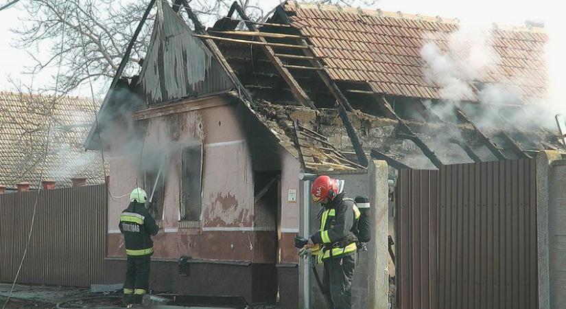 Mezőkovácsházi tűzoltók is oltották a csanádpalotai tüzet