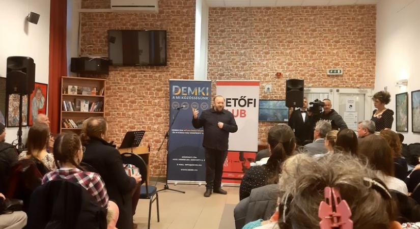 A Petőfi emlékév nyitóeseményén a Csokonai Színház művészei is részt vettek