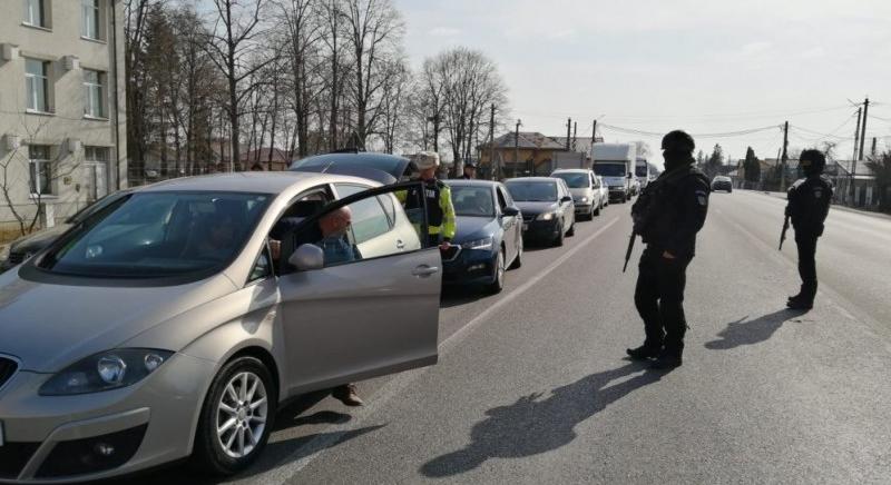 Csaknem száz úttorlaszt állítottak fel a hatóságok a Konstanca megyei katonai létesítménynél történt incidens nyomán