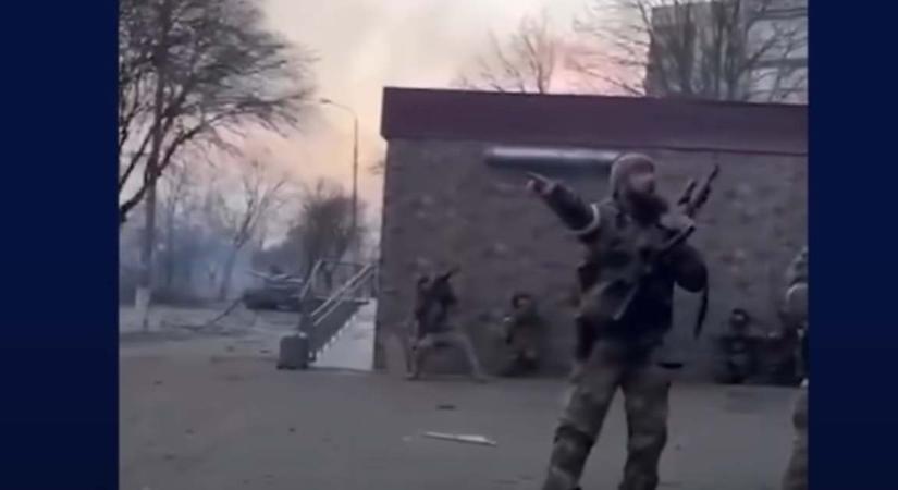 „Allahu akbar”-t üvöltözve lövöldöztek a csecsenek Mariupolban | VIDEÓ