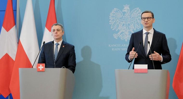 Morawiecki az orosz oligarchák vagyona befagyasztását kéri Svájctól