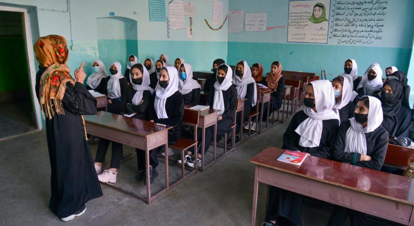 Kinyitották, majd rögtön be is zárták a tálibok a lányokat oktató középiskolákat