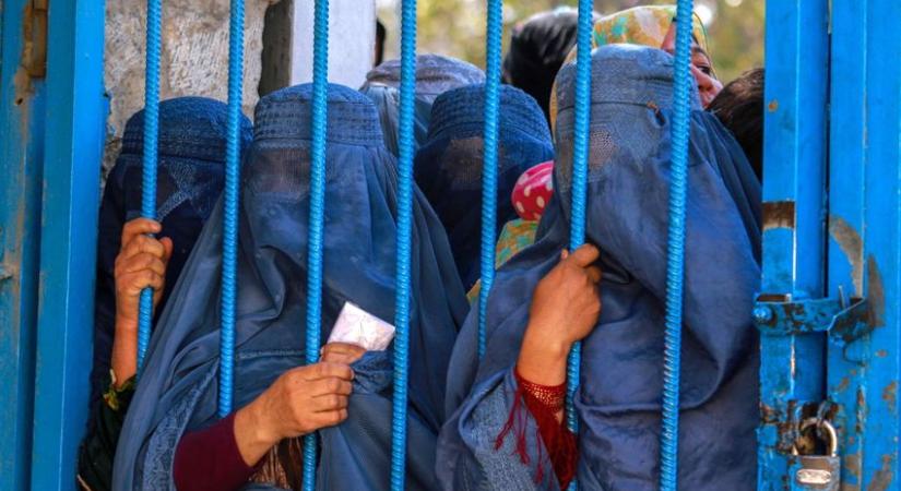 Ismét bezáratták a tálibok a lányokat oktató középiskolákat
