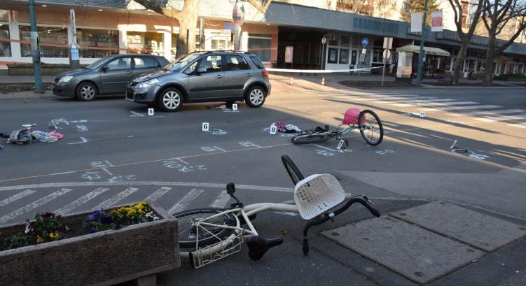 Két kerékpárost ütött el egy autó Gyulán