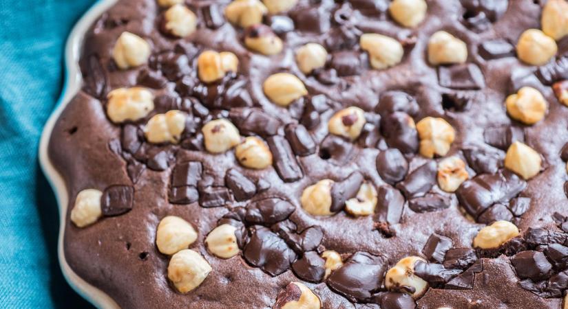 Mogyorós-csokoládés sütemény