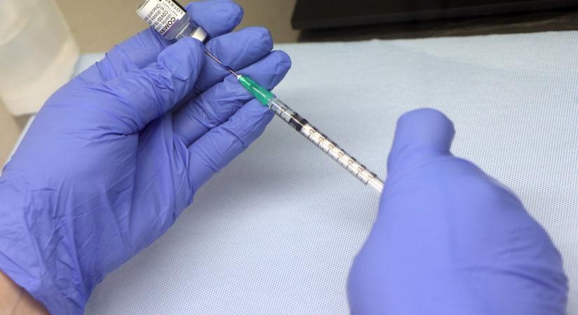 Az Európai Gyógyszerügynökség megkezdte a Hipra nevű vakcina hatékonyságának vizsgálatát