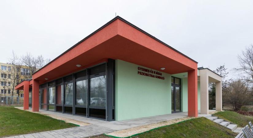 Háromszáz millió forintból épült meg a Bács-Kiskun Megyei Oktatókórház gyermekpszichiátriai gondozója