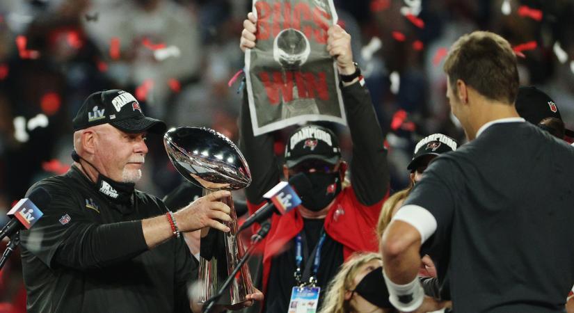 Brady visszatért, Super Bowl-győztes edzője visszavonult