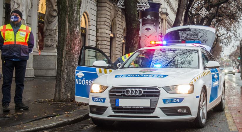 Veszélyes manővert rögzített a rendőrautóba épített kamera a Dózsa György útnál – VIDEÓ