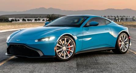 James Bond beájulna: Íme a golyóálló Aston Martin Vantage, aminek áramot lehet vezetni a kilincsébe