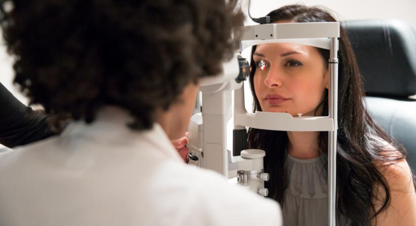 6 kérdés, ami jó ha elhangzik a szemvizsgálaton: a migrénes fejfájás mögött is állhat látászavar