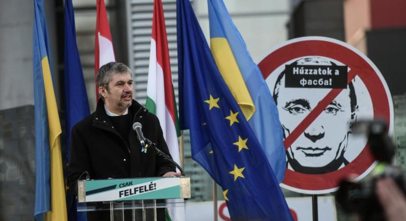 Hadházy az NVB-hez fordult az elégett erdélyi szavazólapok miatt