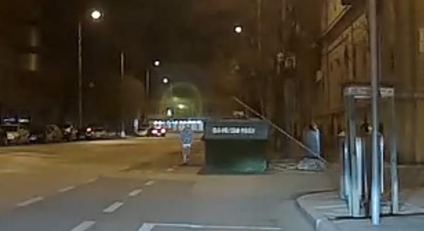 VIDEÓ: Rendőrautó kamerája rögzítette az ittas autós hajmeresztő manőverét a Dózsa György úton
