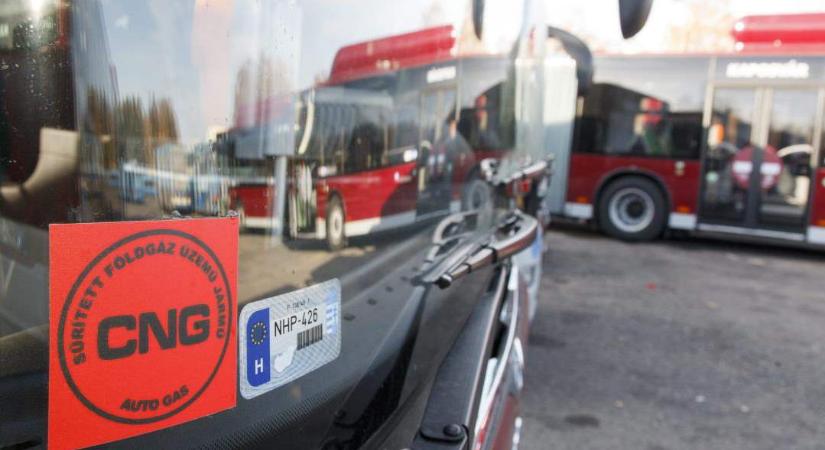 40 új gázüzemű busz érkezik az ősszel Jász-Nagykun-Szolnok megyébe