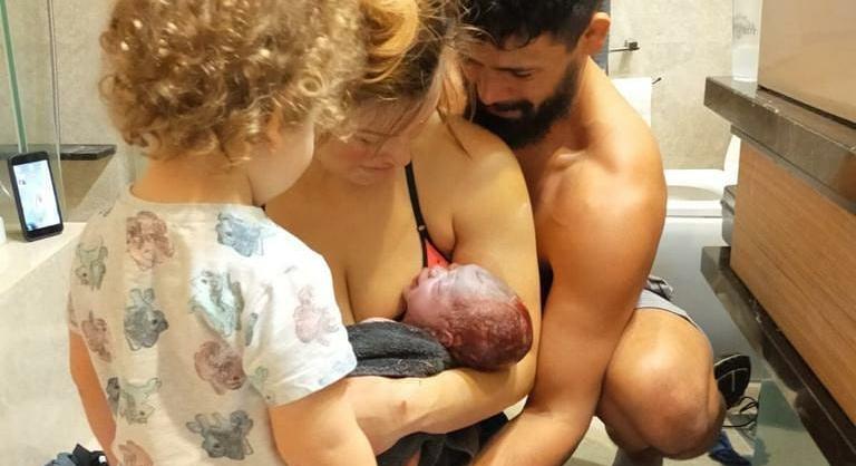 A fürdőszobája padlóján szülte meg második gyermekét az egykori UFC-bajnok, Miesha Tate