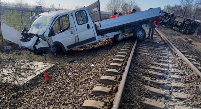 Öt ember meghalt és több mint tíz megsérült a kedd reggeli mindszenti vasúti balesetben