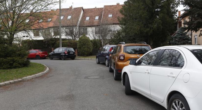Lakossági fórumon vitatták meg a Stromfeld lakótelep parkolási gondjait