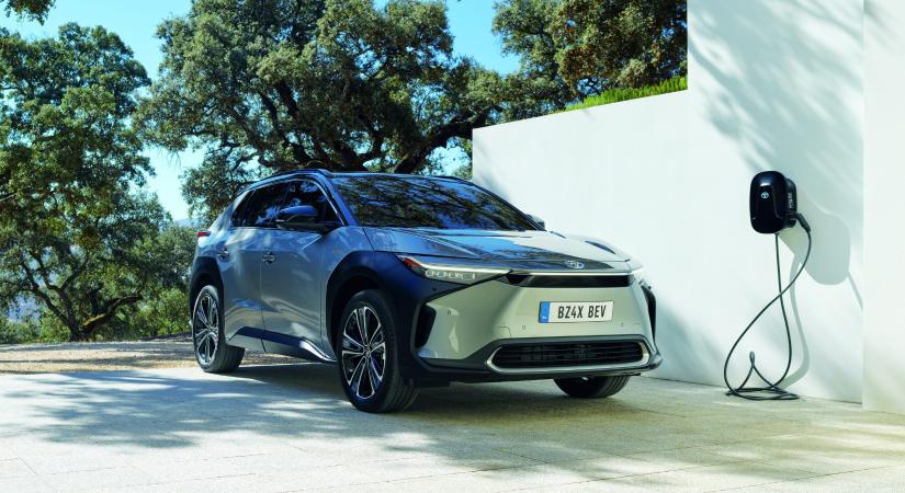 Radar és LiDAR nélkül: a Teslát követi a Toyota az önvezetésben
