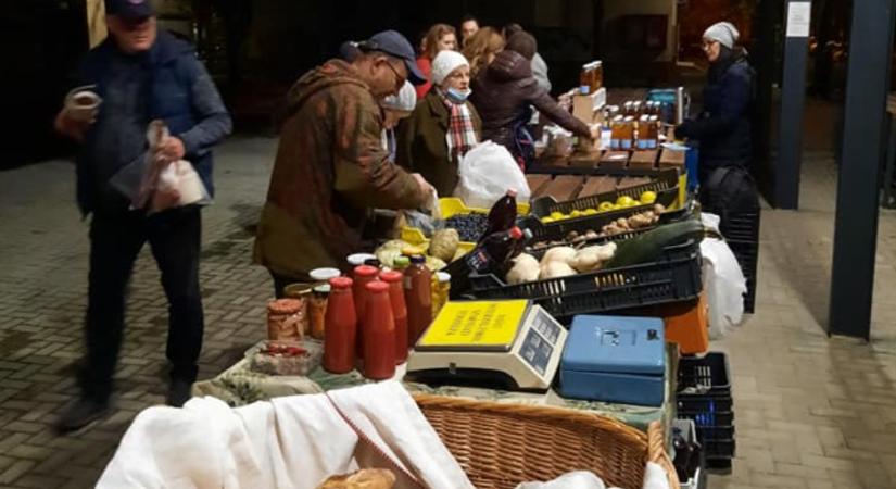 Kóstolni is lehet! Három helyszínen várja vásárlóit a Szatyor termelői piac Debrecenben