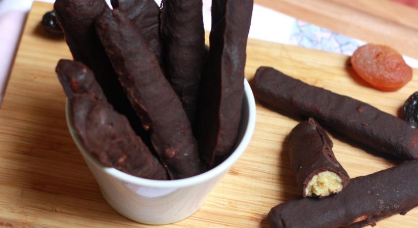 Roppanós csokimázzal bevont omlós kekszrudak – Hamar kész a szuper édesség