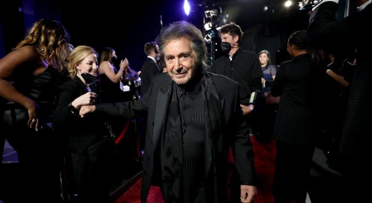 Nehezen hittük el, milyen mobiltokkal nyomul a 81 éves Al Pacino