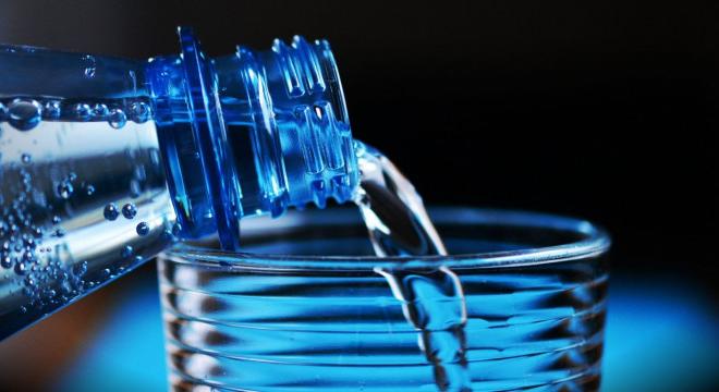 Kiderült: az íze miatt iszunk csapvíz helyett ásványvizet