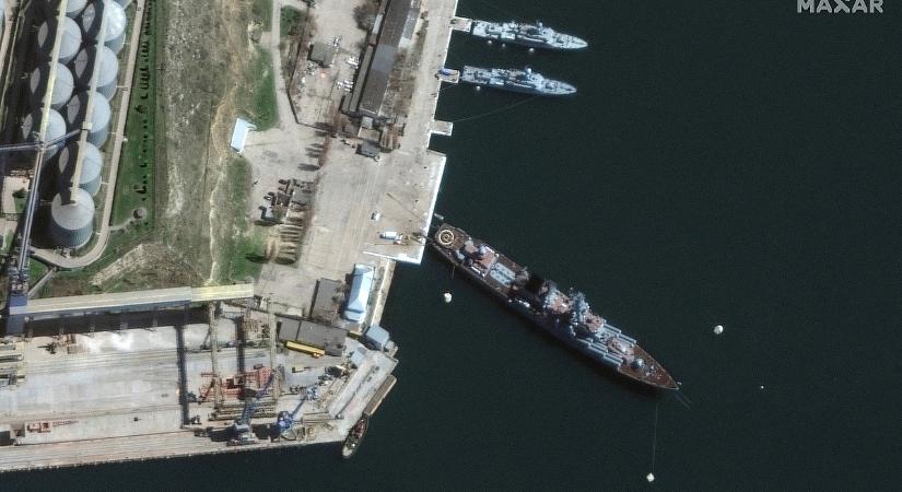 Robbanás volt az orosz flotta ékén, az ukránok állítják, rakétával lőtték meg a rombolót